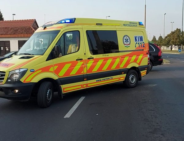 Baleset történt a Törzs utcán, a vétlen jármű sofőrje kórházban
