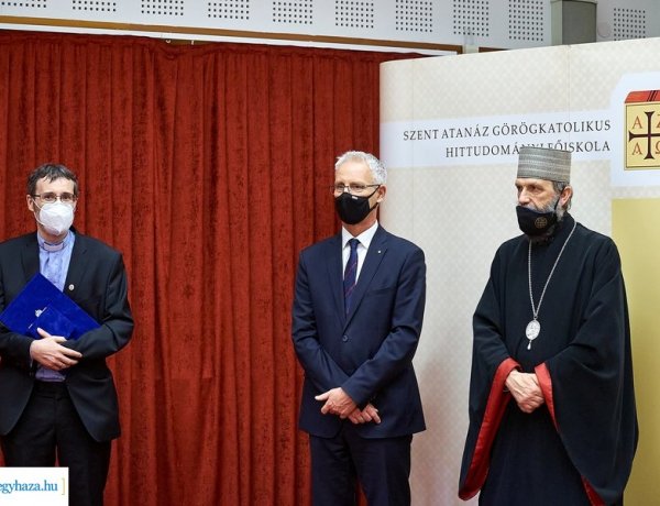 Rangos elismerés – Fraknói Vilmos-díjban részesült Katona István és Véghseő Tamás