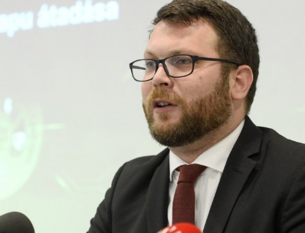 Közel hatvanezer forintot is kaphat havonta, aki jól tanul  