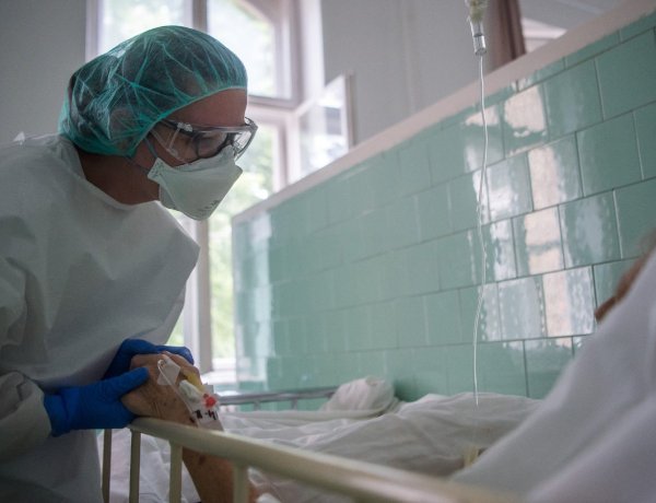 A lépcső harmadik foka: jelentősen nő az ápolók fizetése     