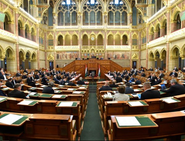 A veszélyhelyzet meghosszabbításáról dönt ma az Országgyűlés