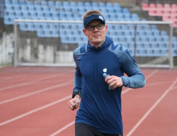 62 km a stadion rekortánján - Csak egy bokasérülés állította meg Belus Tamást