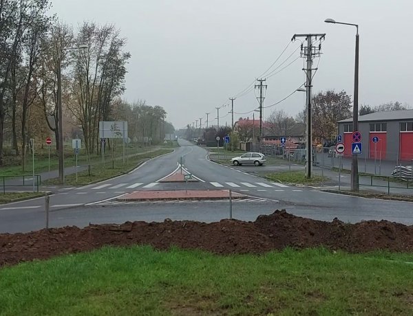 Megkezdődött a körforgalom szélesítése a Fokos utca és Szélsőbokori úti csomópontban