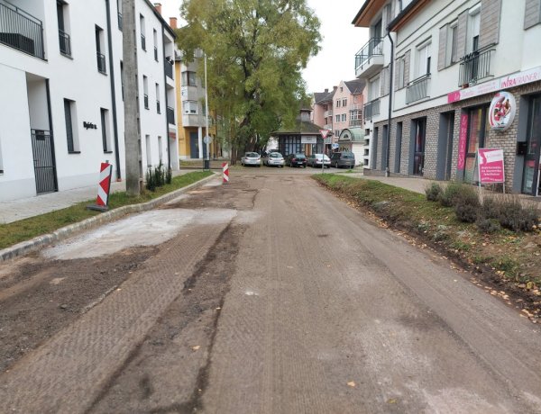 Szerdán megkezdik a Nyírfa utca aszfaltozását, ne parkoljanak az érintett útszakaszon!