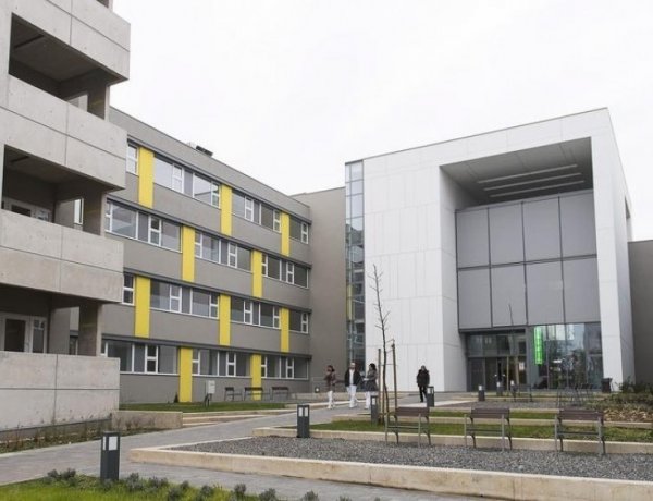 Megérkezett az oltóanyag Nyíregyházára – 975 kórházi dolgozó kapja meg első körben