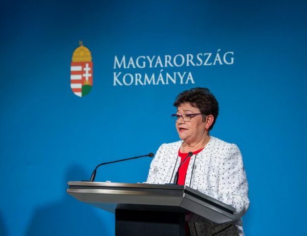 Országos tisztifőorvos: továbbra is indokoltak a korlátozó intézkedések