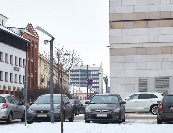 Megdöbbentő parkolások: megugrott a szabálytalankodók száma 