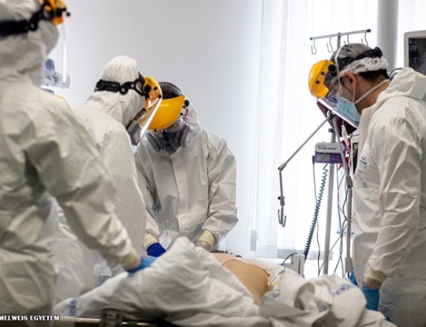 Donornak jelentkeztek, hogy megmentsék koronavírusos kollégájukat
