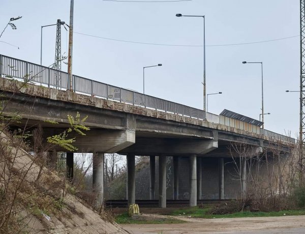 Felújítják a Tiszavasvári úti felüljárót – A szakemberek már dolgoznak a híd alatt