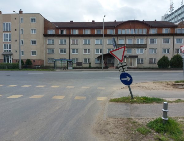 Több KRESZ-táblát is megrongáltak a városban, a NYÍRVV helyreállította a hibákat