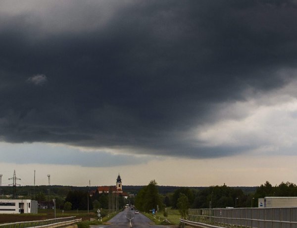 Két centinél nagyobb jégdarabok, 90 kilométeres szél is jöhet vasárnap