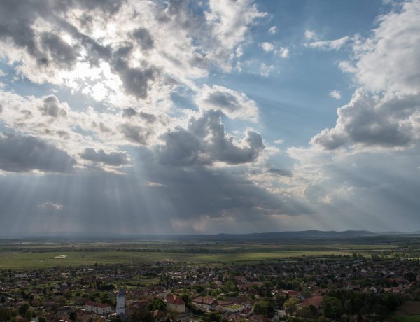 Csak a záporok ronthatják el a hétvégi időjárást                       