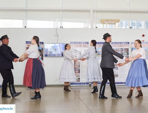 14 magyarországi agóra nyitott ma újra - Köztük a Váci Mihály Kulturális Központ is!