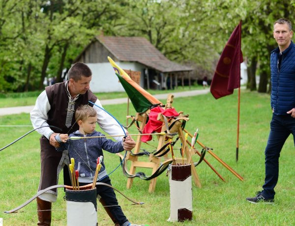 Képeken a Múzeumfalu gyermeknapja! A kemencékben is készülnek a finomságok!
