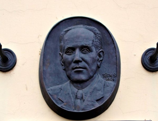 Amiről az utcák mesélnek... - Dr. Sarvay Tivadar születésének 130. évfordulójára