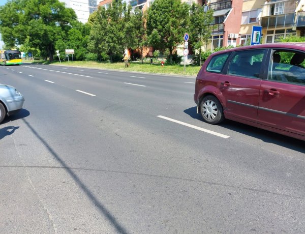 Két jármű karambolozott a Pacsirta utcán, személyi sérülés nem történt