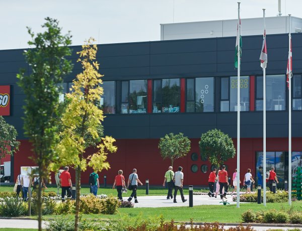 50 milliárd forintos beruházással bővít a LEGO Nyíregyházán és 250 új munkahelyet teremt