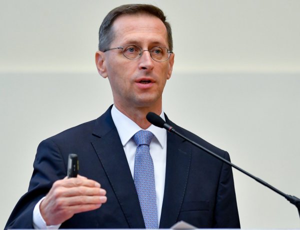 Varga Mihály: Mindenki talpra állhat a gazdaság-újraindítási akciótervvel