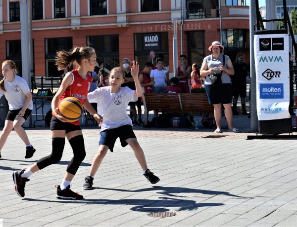 Streetball a Kossuth téren - Idén is benépesült a belváros kosarasokkal                   