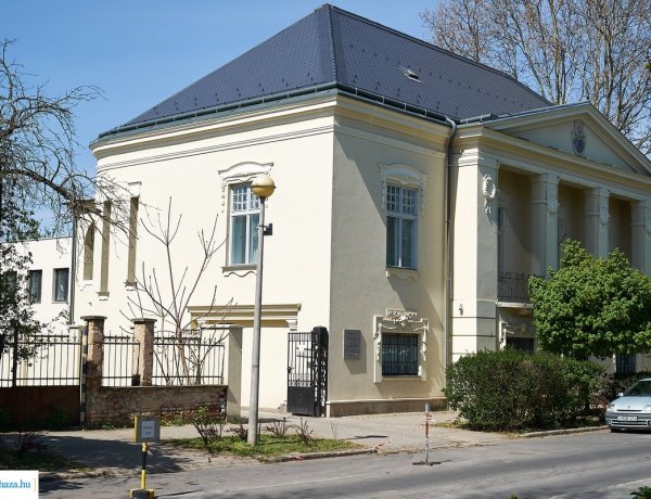 Tisztelet a tiszteletbeli konzuloknak - kiállítás a Kállay Gyűjteményben 