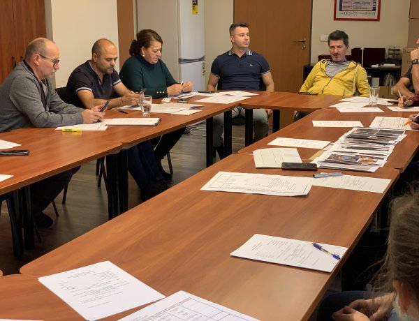 Kurázsi mama és gyermekei – Elfogadták a jelmez- és díszletterveket a színházban
