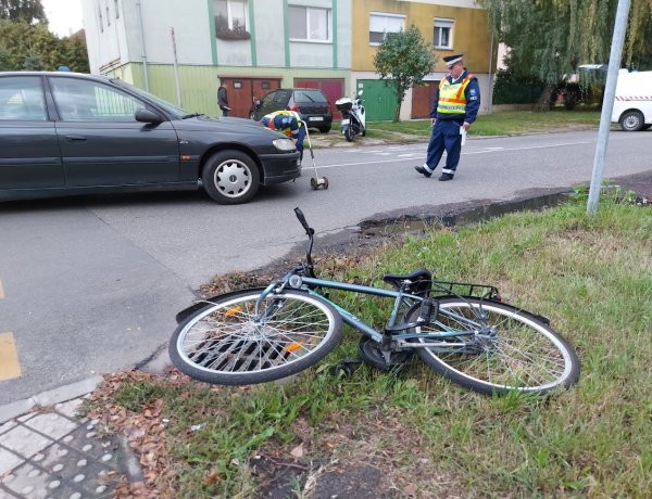 Kanyarodó személyautó és egy kerékpáros ütközött a Kállói úton