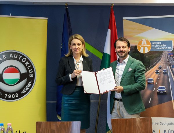 Együttműködési megállapodást írt alá a NÚSZ Zrt. és a Magyar Autóklub