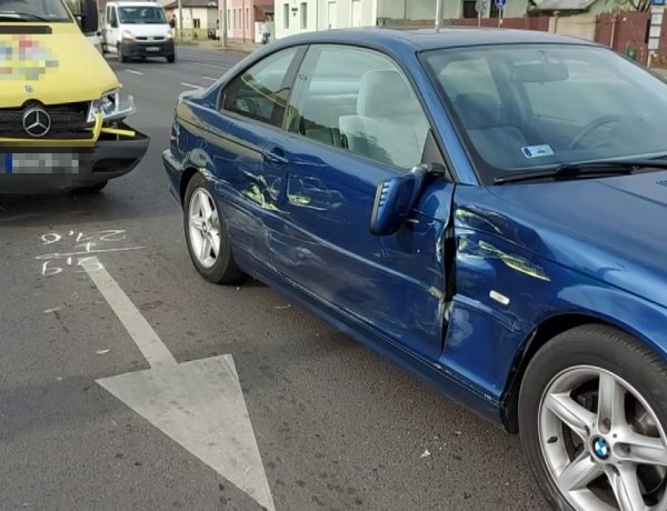 Szerda délután a Bethlen Gábor utcán ütközött két autó             