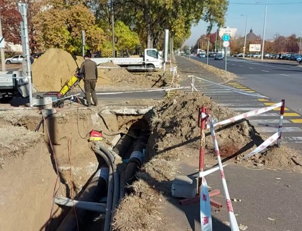 A NYÍRTÁVHŐ a tervek szerint hétvégére befejezi a munkát a Korányi Frigyes utcán