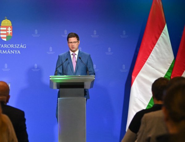 Gulyás Gergely: mindenkinek javasoljuk a harmadik oltást