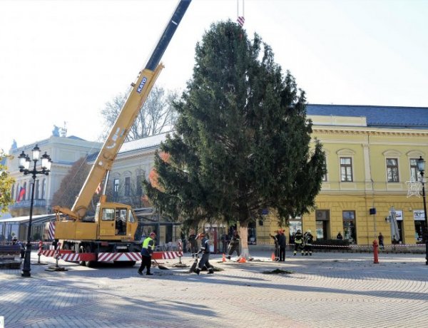  Hírösszefoglaló: újabb nemzetközi projekt, béremelés, karácsonyfa, felüljáró-, és rekortán felújítás