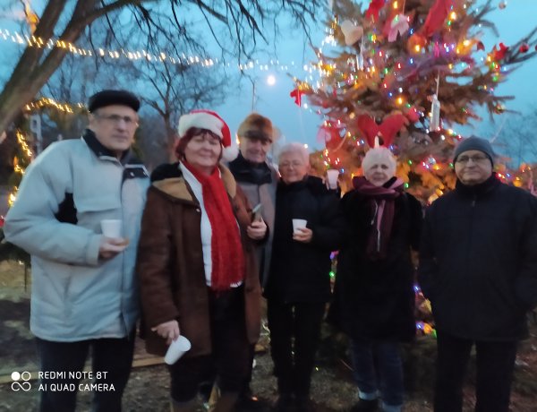 Az orosi adventi koszorún is meggyújtották a harmadik gyertyát a hétvégén