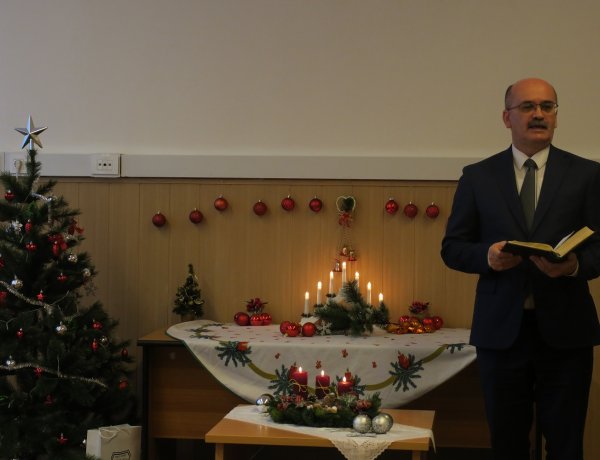 A negyedik gyertya is ég a Damjanich laktanyában