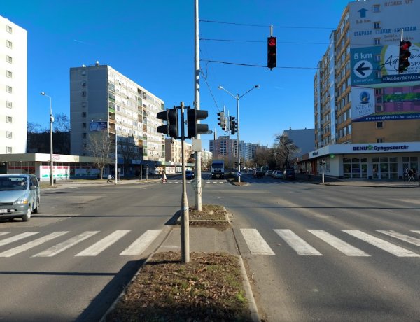 Érintésvédelmi ellenőrzéseket végez a Magyar Közút Nyíregyháza nagy forgalmú kereszteződéseiben