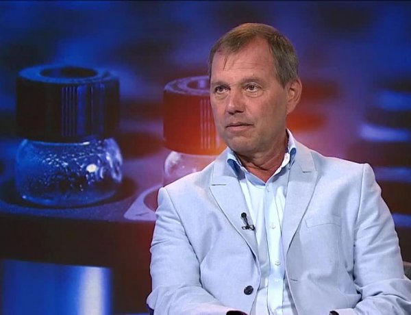 Szlávik: az omikron ellen a három oltás abszolút védelmet ad