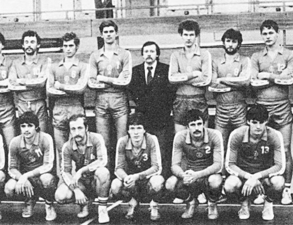 70 éves lett a legendás edző - Balázs István közel 50 éve segíti a röplabdát