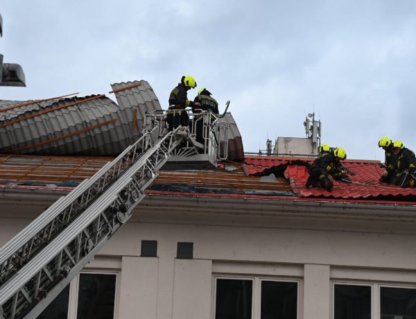 Rengeteg munkát adott a tűzoltóknak a viharos szél az országban