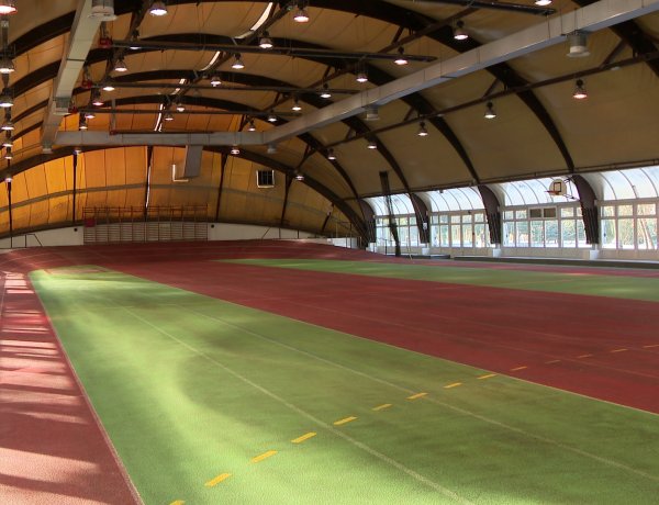 Újra használható a Hernyó - Felújították a Nyíregyházi Egyetem Atlétikai Csarnokát