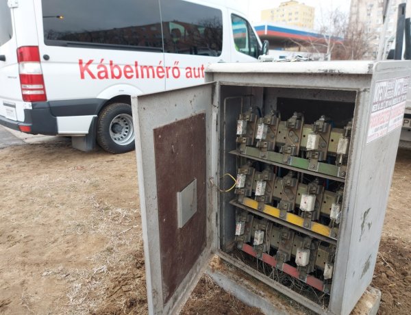 Helyreállította az erősáramú kábeleket a Titász a Korányi Frigyes utcán