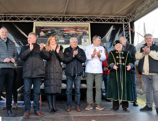 Újra disznótortól volt hangos a múzeumfalu!