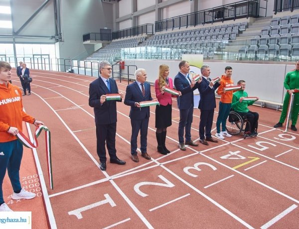 Ünnepélyesen is átadták az Atlétikai Centrumot: „Budapesten kívül nincs ilyen atlétikai komplexum az országban!”