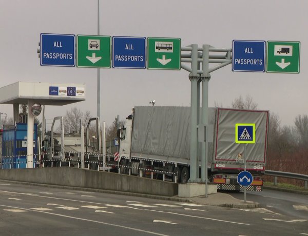 Oroszország támadást indított Ukrajna ellen csütörtökön, stábunk is a határ közelében forgatott délután