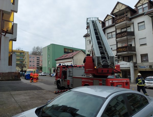 A Jósa András utcára riasztották a tűzoltókat