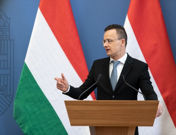 Szijjártó: eddig kilenc ország majdnem 4900 állampolgárának segített Magyarország a hazatérésben