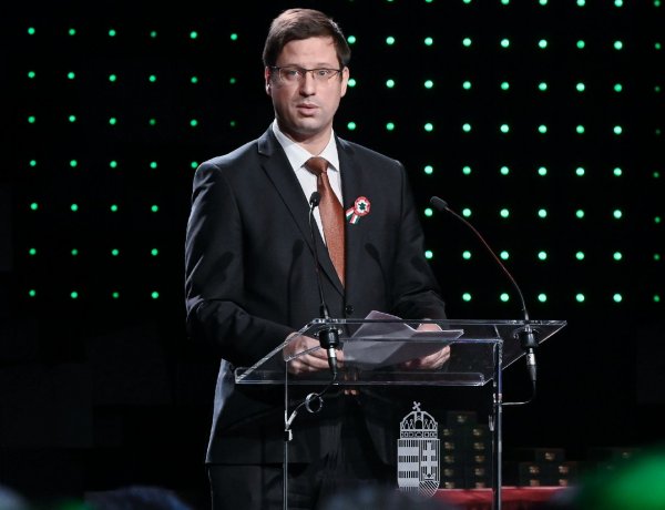 Gulyás Gergely: Közös feladatunk a béke és a biztonság fenntartása