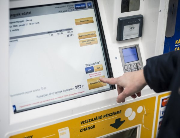 Már 10 város helyi Volánbusz-bérletei is megválthatók a MÁV-START automatákból