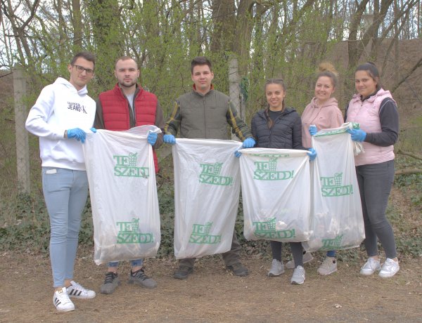 Hulladékgyűjtési akció a Nyíregyházi Egyetemen