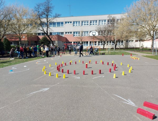 Kedden a Móricz iskolában kerékpáros kupaversenyt tartottak