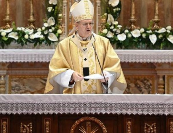 Erdő Péter: Jézus keresztáldozata békét teremt és békére kötelez