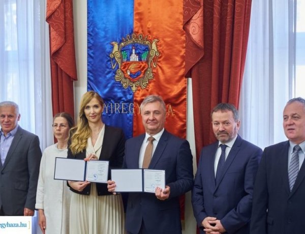 Heti hírösszefoglaló: átadták a megbízóleveleket, elektromos rollerek érkeztek Nyíregyházára, nőtt a Nyíregyházi Egyetemre jelentkezők száma